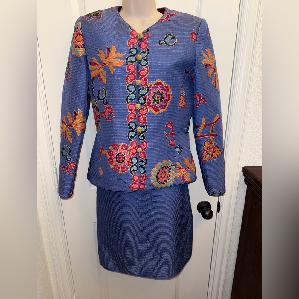 Vintage 100% Silk CARLISLE 2 Piece Suit Jacket Skirt Sz 6 Lavender Floral Gold